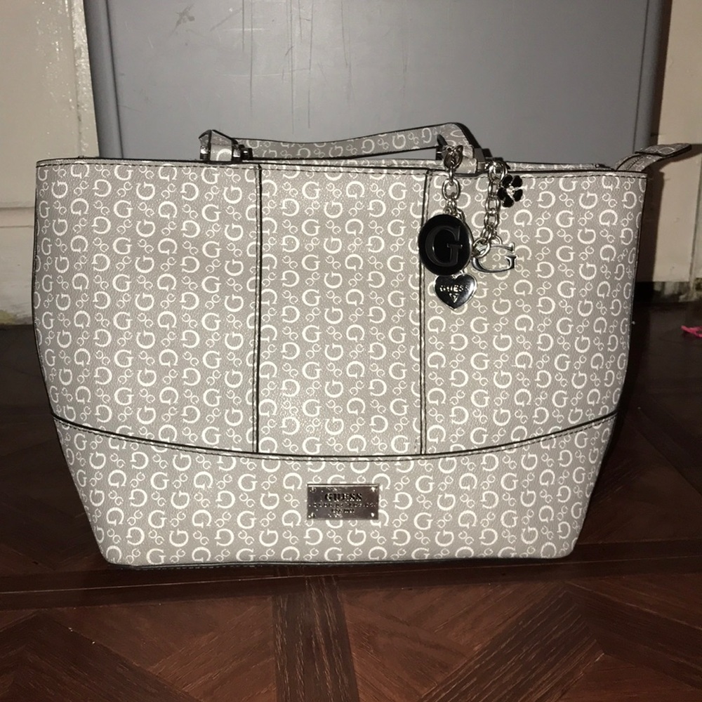 SOLD OUT- Grey Guess Purse BLDG.03 LOT.02 EST.1981